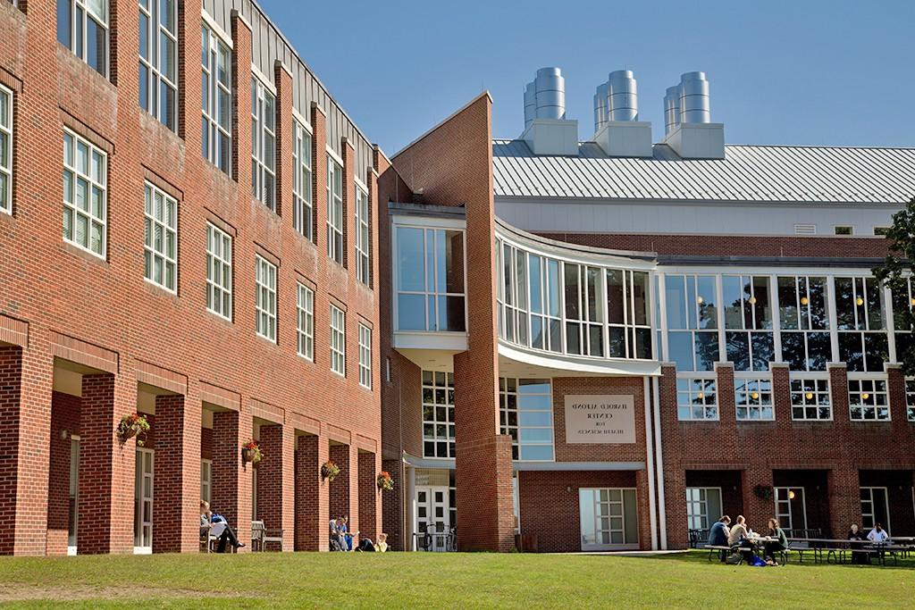Part of the exterior of the Alfond Center for 健康 科学s on the Biddeford Campus